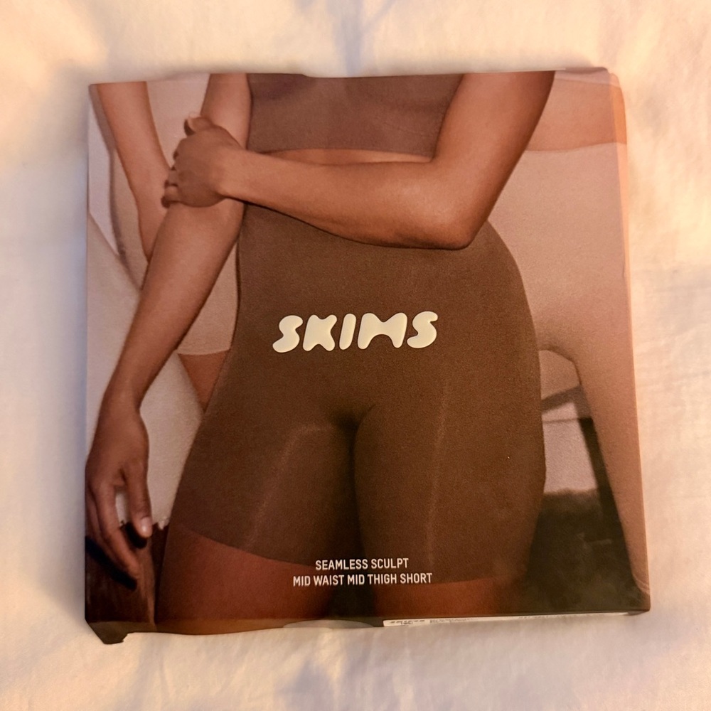 SKIMS Seamless Sculpt Mid Waist Shorts - Ochre